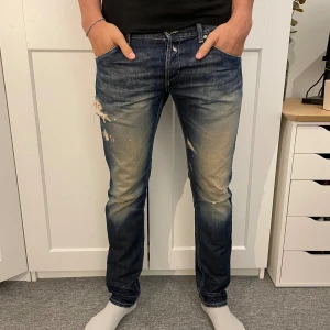 Dondup sam - Dondup Sam jeans i storleken 35 men passar 33 skick 8/10 hör av er om ni har frågor 