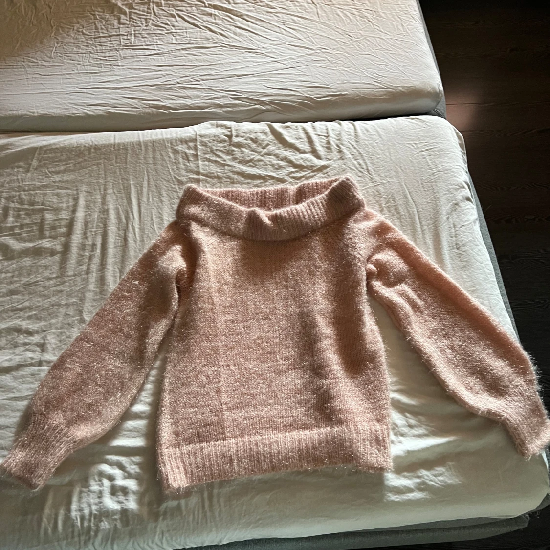 Off schoulder stickad  - 90