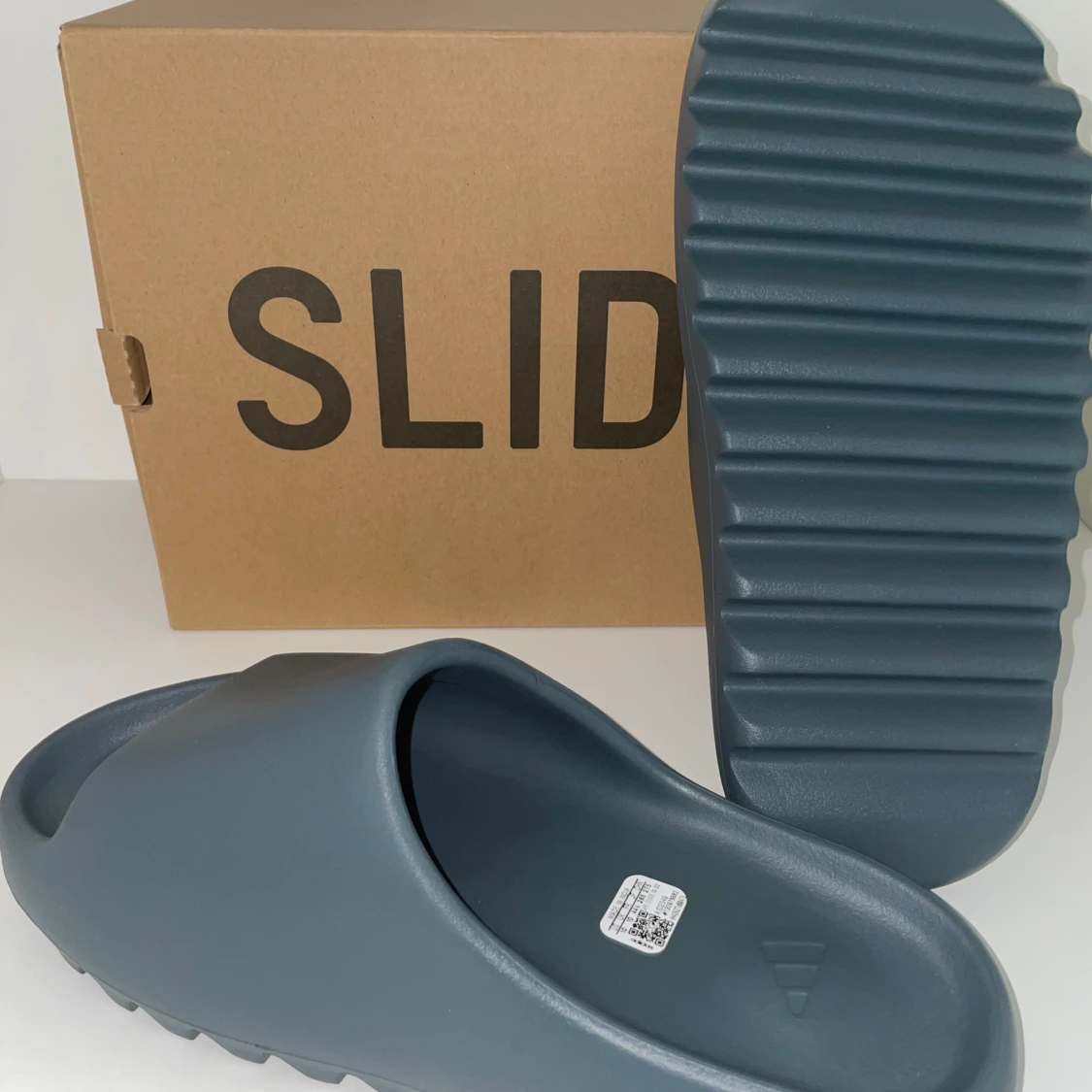 Yeezy slides slate marine storlek 44,5 - 90