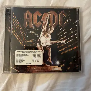 Säljer denna ACDC skiva!  Köpt begagnad men är fint skick, har använd den typ 2-3gånger