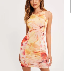 Klänning Nelly  - Orange klänning från Nelly i storlek small helt ny med prislapp på 😇❤️  Kan även mötas upp i Stockholm! 