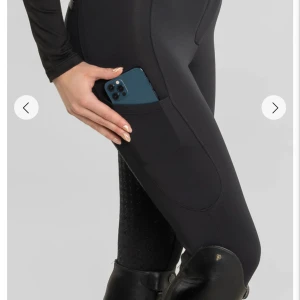 Zaczess ridbyxor i toppskick! - Svarta zaczess ridbyxor i storlek xs. I toppskick. Köpta för 1300kr men säljes för 800kr.