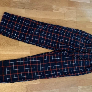 Pyjamasbyxor - De är från HM, i storlek S. De är i bra skick och använda ett par gånger, säljer de då de är lite för korta för mig.