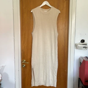 Stickad klänning - En stickad klänning i storlek S