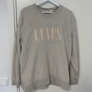 Levi’s crewneck strl L - Grym skick