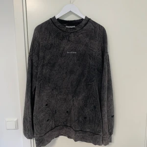 Han Kjøbenhavn crewneck strl L - Stilren men rå tröja av Kjøbenhavn  Otroligt fin skick. 