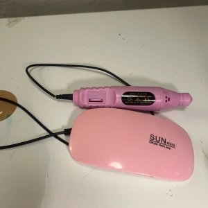 Nagelsaker  - Uv-lampa och elfil, funkar mycket bra! Men då jag köpt nya så kommer dessa inte till användning längre💗