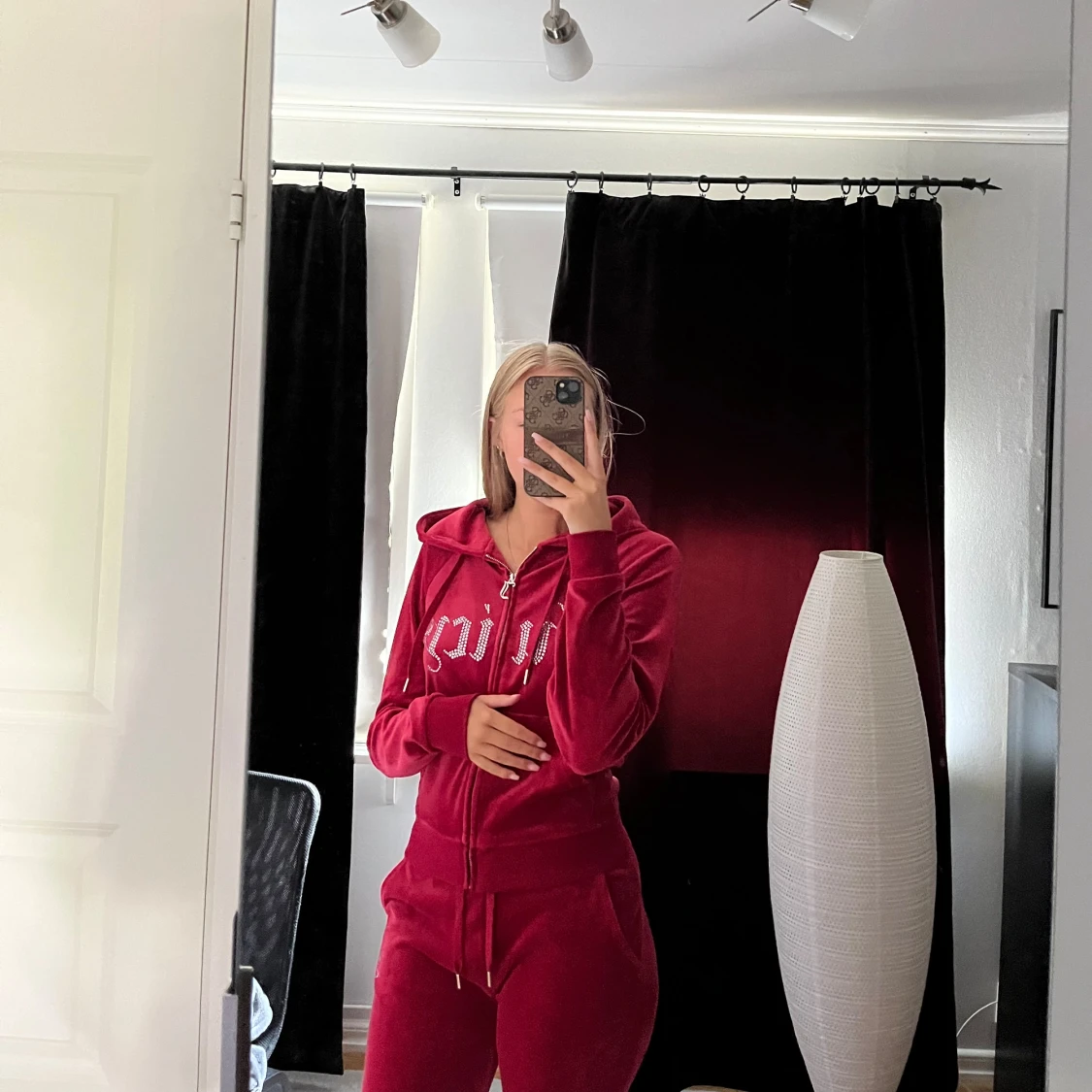 Röd hoodie från Juicy Couture - 90