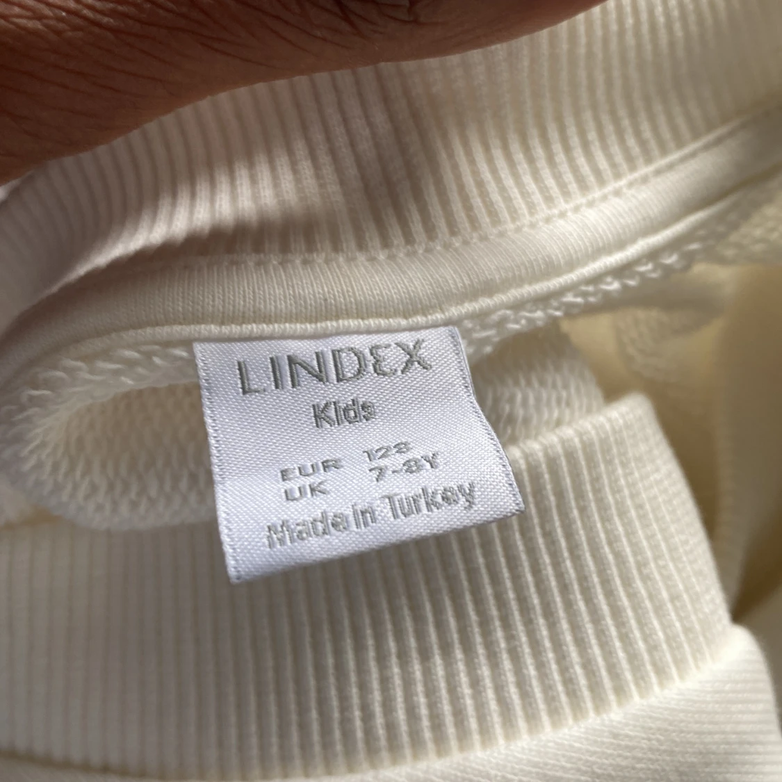 Säljer. Denna här fina tröjan för ändats 75 kr  - 92