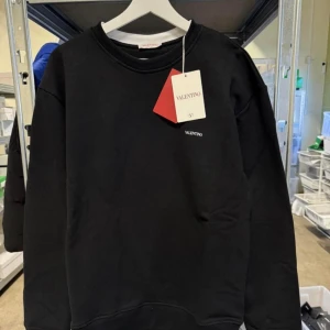 Valentino sweatshirt - Helt nya med tags och påse Kvitto finns även