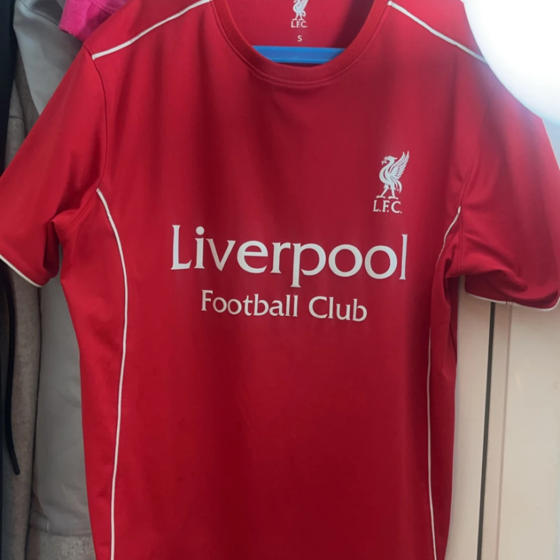 Säljer mitt fotboll tröja köpte för 300kr har knappt änvande säljer den för 150kr - 91