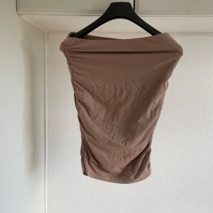 Kjol L - Storlek L/M oanvänd från Bikbok 