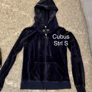 Hoodie - Har ej snören till hoodien.