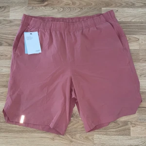 Tränings shorts Casall - Säljer oanvända tränings shorts märke Casall med tagg kvar.  