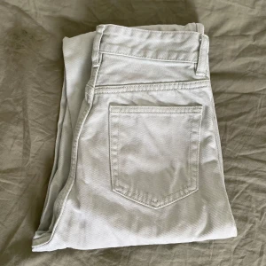 Ljusgröna Jeans - Ljusgröna jeans i storlek 34 i fint skick. 