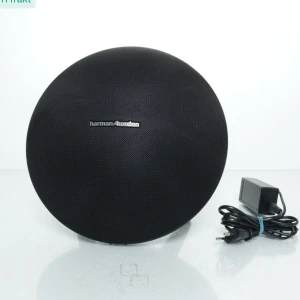 Harman/kardon högtalare  - Med laddare , bluetooth bra ljud i den .. perfekt att koppla upp mobilen till . 