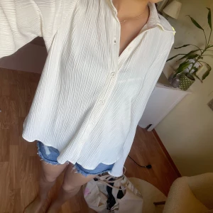 Vit tröja - Vit ribbad tröja från Gina 🥰