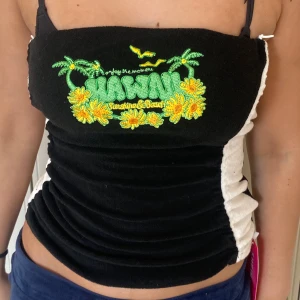 Tubtopp - Helt oanvänd tubtopp i jätte bra skick. Går att justera storleken på den. 💞