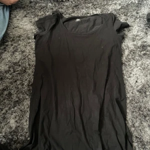 T-shirt - Ny skick  priset är absolut diskuterbart och har du funderingar så tvecka inte på att höra av dig🥰