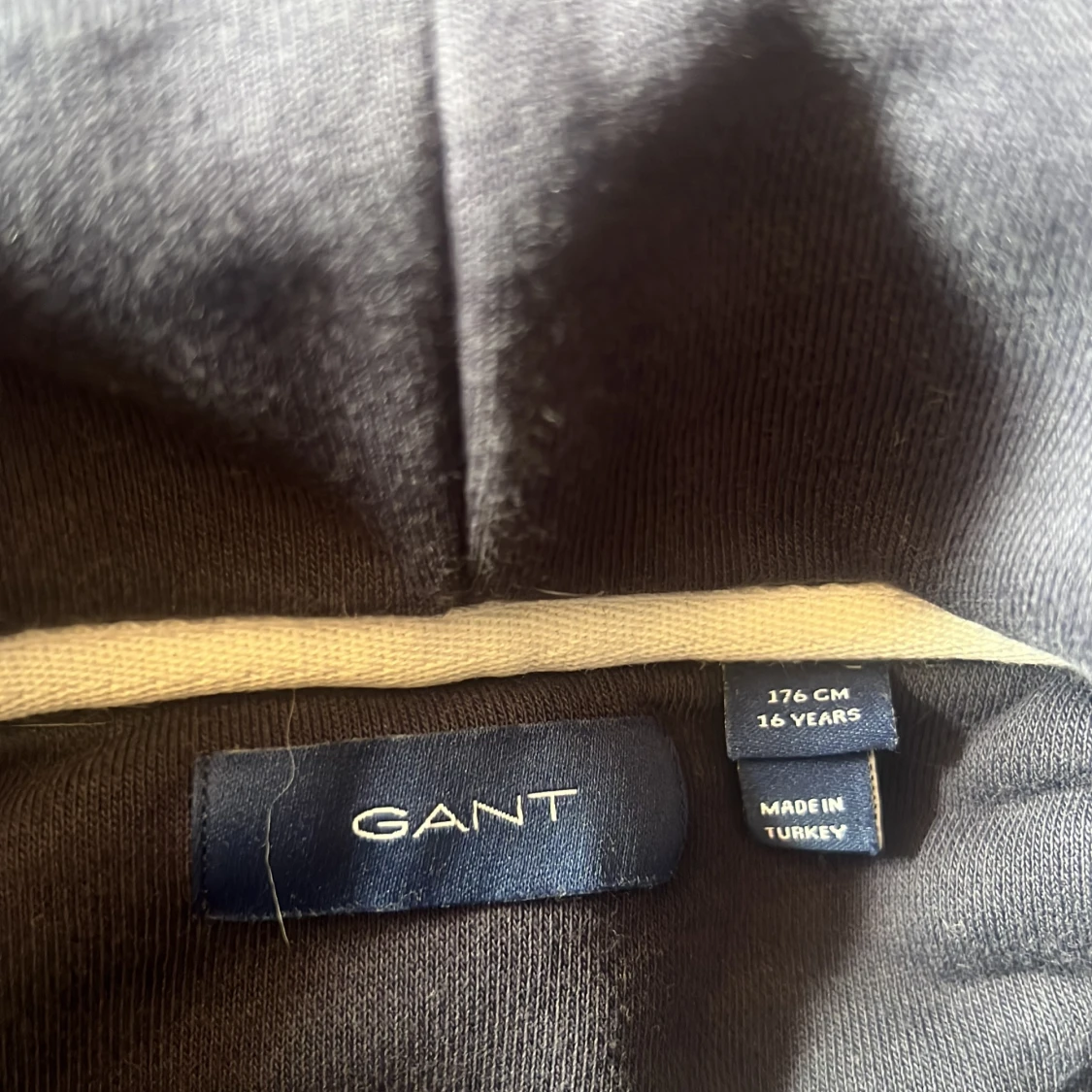 Svart hoodie från GANT - 91