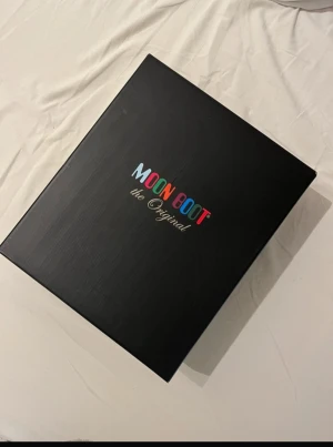 Moon boots - Supervarma! Använda 1 säsong men kommer ej längre till användning, är i toppskick utan defekter. Nypris 2000-2500:-
