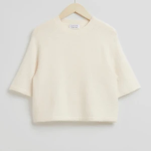 Stickad tröja från other stories - stickad tröja. använd en- två ggr. Storlek m! I  alpacka och ull💕 perfekt tröja inför våren!! ingen mening att pruta