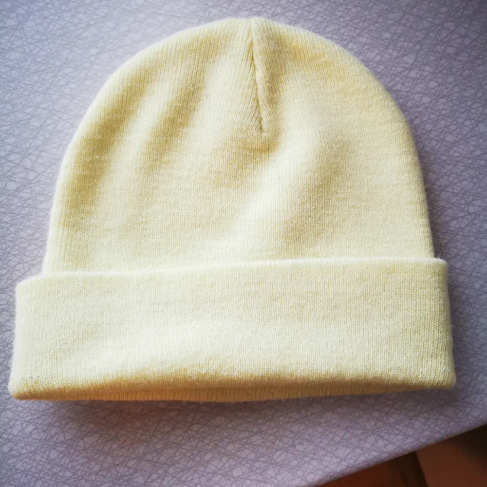 Lemon Herschel warm hat. 100% polyester. In good condition. . Accessoarer.