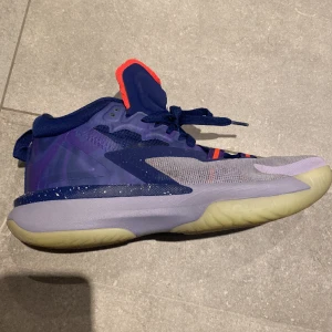 Jordan zion 1 - 9/10 skick  Använda fåtal gånger  