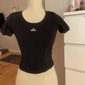 Adidas crop - Söt croptop fr adidas. Xs 