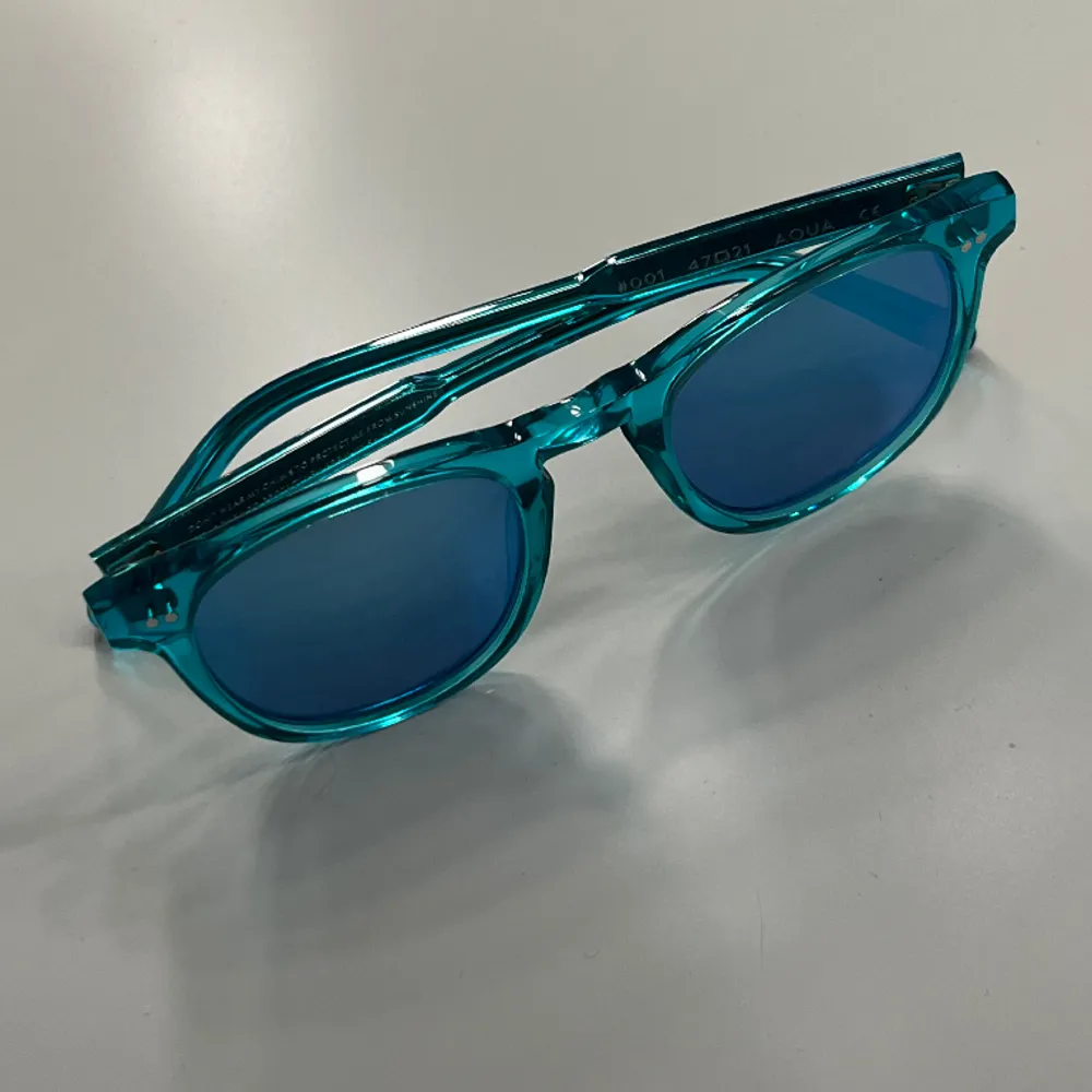 Nästan oanvända chimi solglasögon i fint skick! Säljer då de ej användas 💕  Nytt pris: 1250 kr. Accessoarer.