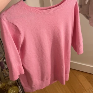 Stickad tshirt - Superfin