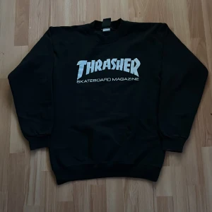 Thrasher Sweater - Clean thrasher sweater 🤤🤤säljer för jag har 2 likadana🐊💯inspo fit slide 3😈pm för mått