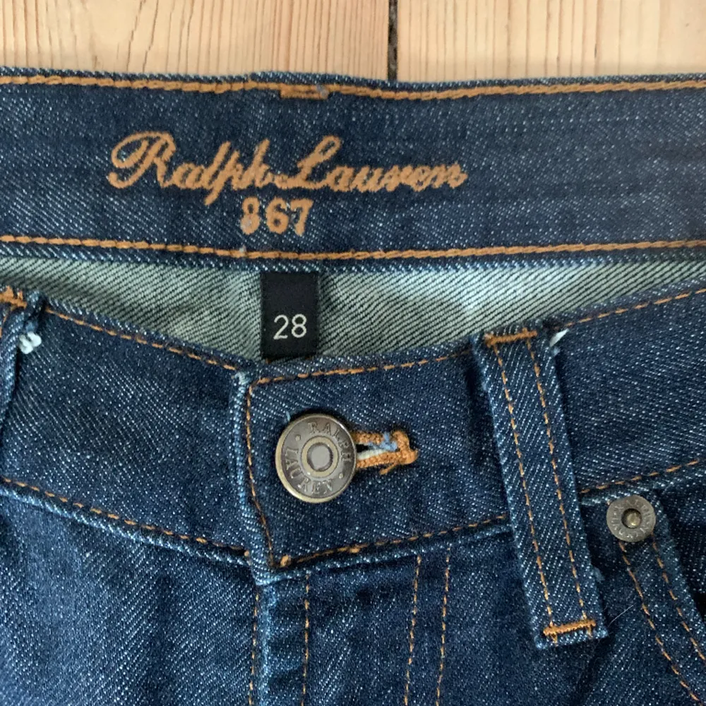 Lågmidjade snygga jeans från Ralph Lauren! Skriv för fler bilder❤️. Jeans & Byxor.