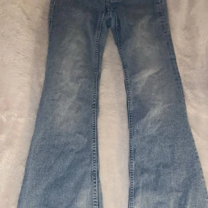 Jeans 150 kr - Super bra skick H&M jeans använt kanske 20 gånger köparen står för frakten. Pris kan diskuteras.