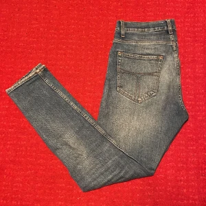 Tiger of sweden pistolero - Säljer ett par tiger of sweden jeans i modellen Pistolero. Säljer då jeansen inte satt bra på mig. Jeansen är slim. Grischig passform🍾💯9/10 om inte 10/10 skick. Köpta på plick. Skriv om du är intresserad!