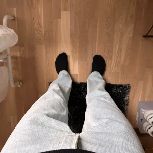 Jeans Straight Fit  - Jeans i Straight Fit köpta på junkyard för 500 kr. Använda ett fåtal gånger, väldigt bra skick. Strl 29