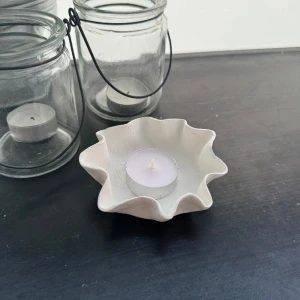 Handgjord skål - Handgjord skål säljs för 40kr (Ljuset är enbart en prototyp och följer inte med)