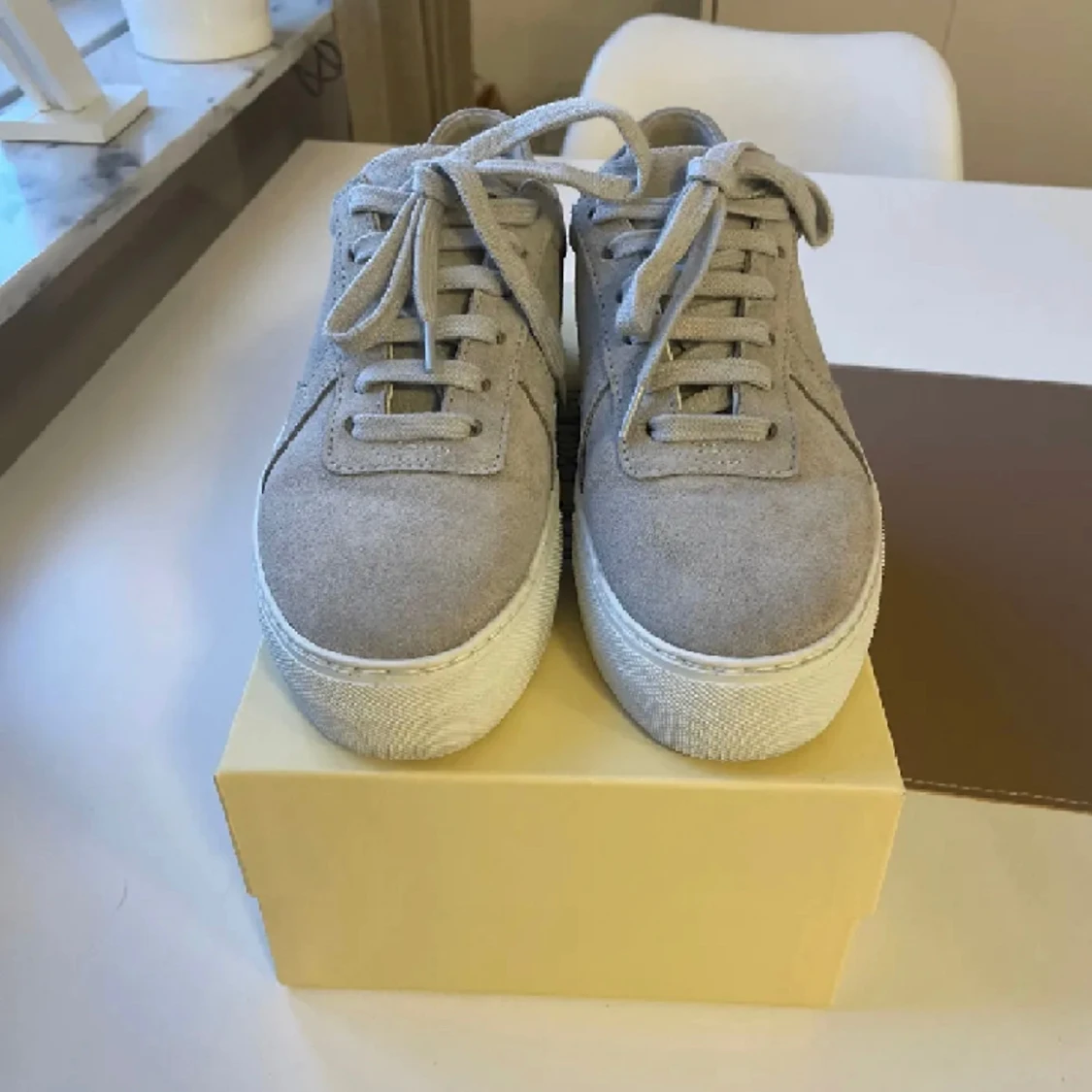 Grå arigato skor  - 91