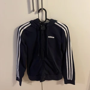 Hoodie - Adidas hoodie 