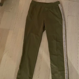 Wesc byxor i storleken L - Använda ett fåtal gånger. Bra skick 