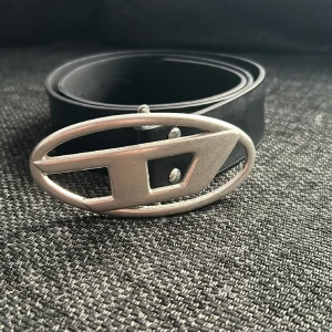 Diesel bälte - Diesel bälte 105cm runt midjan.  Fraktar och möter upp i göteborg. Hör av er vid fler frågor privat.