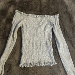 off shoulder tröja - jätte gullig tröja köpt från new yorker! off shoulder 