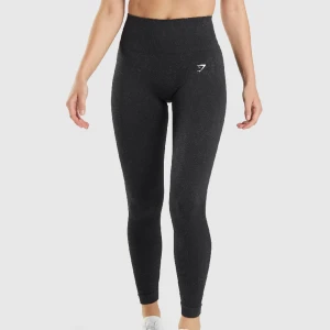 Gymshark träningsbyxor - Jätte snygga gymshark träningsbyxor som endast är använda 2 gånger då det inte sitter bra på mig, därav är det helt i nyskick!💕kom privat för fler bilder!