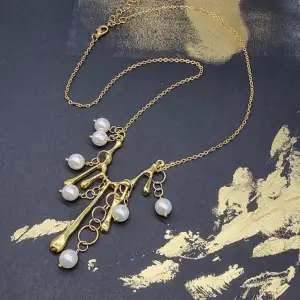 Handgjort unik  halsband och exklusiv design🖤Följ :@ekjewelryofficial🤲  🔗⛓️Material- rostfritt stål,pärlor och zinklegeringar. Längd: 40+5cm. Halsband inte vatten och är känsliga mot fukt. 