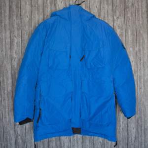 JL Heavy winter jacket. Oanvänd med alla tags. Köpt från Sample Sale. Track my down.