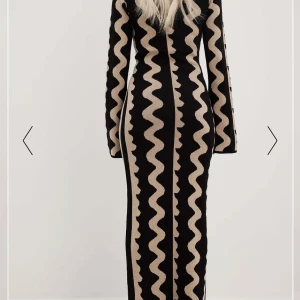 Nakd klänning  - Säljer min fina klänning som jag enbart använt 1 kväll, nytt skick. Xs