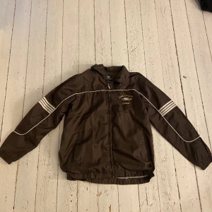 Vintage jacka - Vintage jacka. Uppskattar storlek M/L. Ja på sista bilden är 165💗