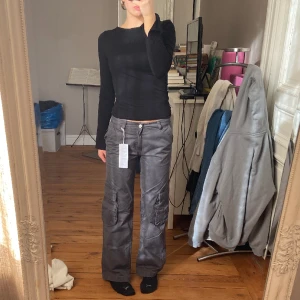 Lågmidjade Cargopants - Helt nya Lågmidjade cargopants. Köpa för 499 på ginatricot💗