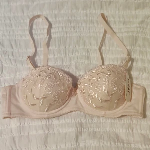BH - Aldrig använd. 32B (70A/70B?). Köp gärna via KÖP NU.