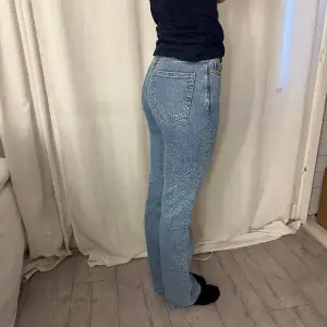 Straight jeans från weekday!💋 Modell: 167cm
